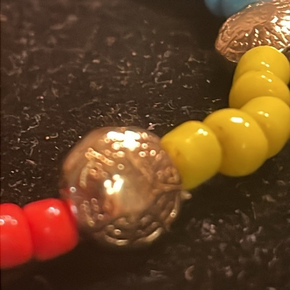 7” red yellow blue gold seed bead stretch bracelet w/42 beads - Picture 8 of 9